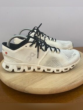 On Cloud X White Black Women's Sz 9.5 Athletic Training Running Shoes Gym